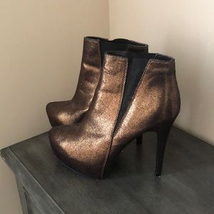 Metallic bootie!